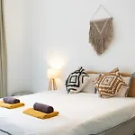 Boutique Apt With Free Swimming Pool And Parking