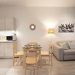 Boutique Apt With Free Swimming Pool And Parking