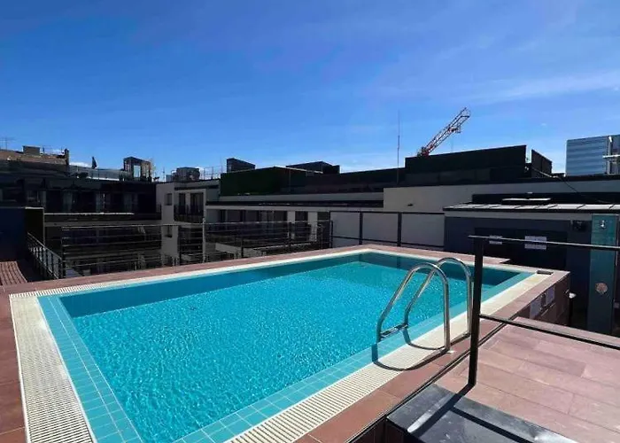 Boutique Apt With Free Swimming Pool And Parking