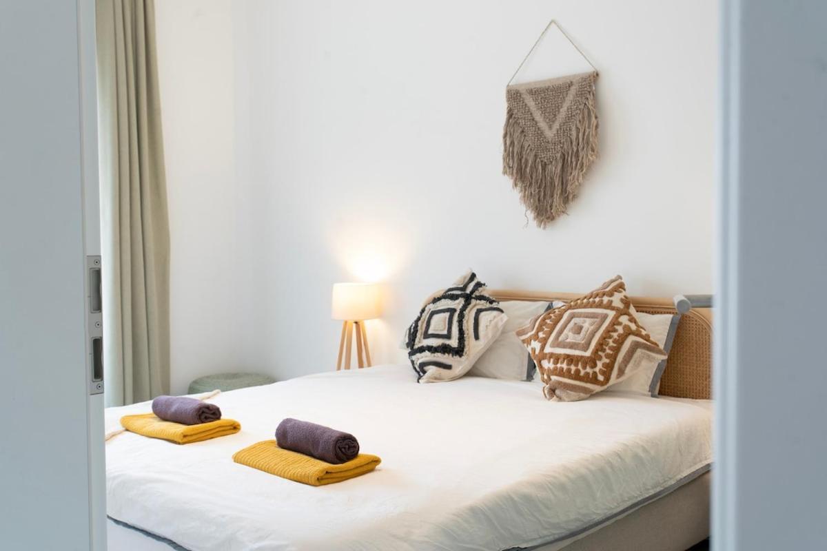 Boutique With Free Swimming Pool And Parking